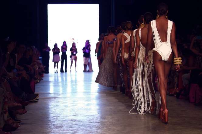 Bikiny Society Desfile Dragão Fashion Brasil 2015  (36)